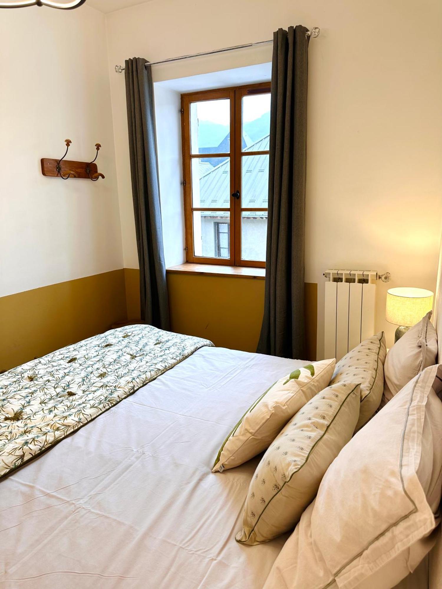 Auberge Le Glacier Bleu Mont-Dauphin Room photo